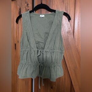 Like new tie up Aerie Olive Textured Sleeveless Blouse